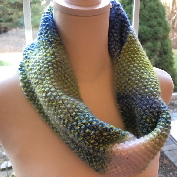 Hand crafted twist cowl knit in seed stitch - Picture 2 of 5